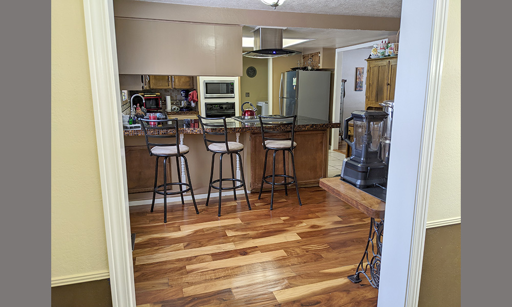 Living Room Entrance Into Kitchen